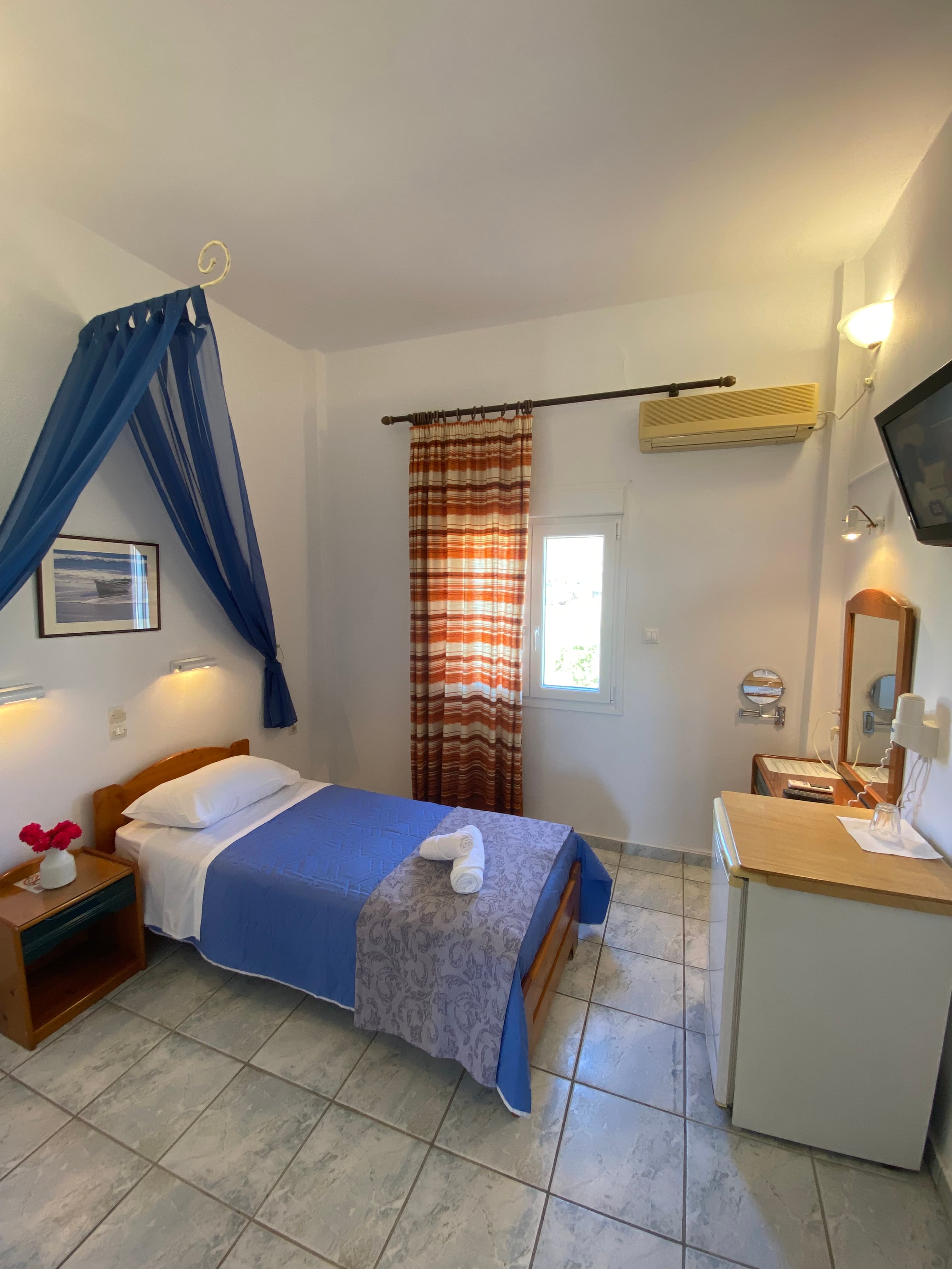 Single Room Mountain View