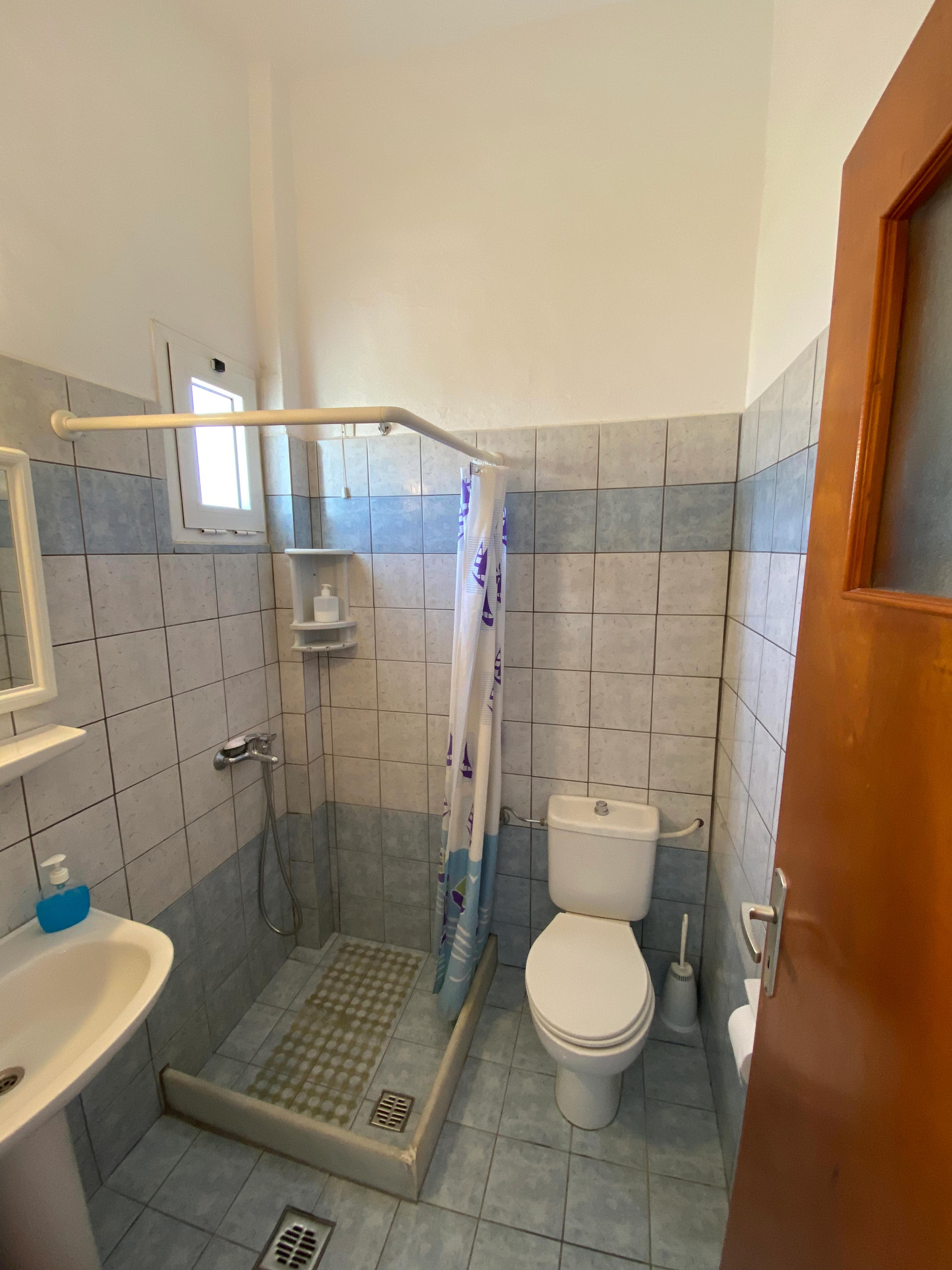 Studio Apartment Bathroom